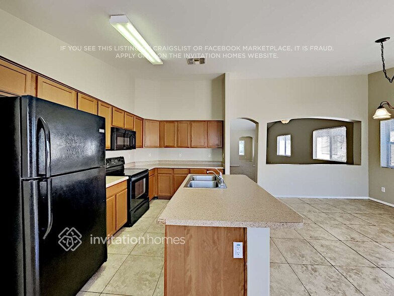 Building Photo - 3319 W Sunland Ave