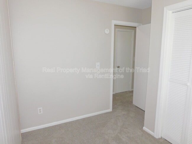 Building Photo - 911 Tipperary Dr