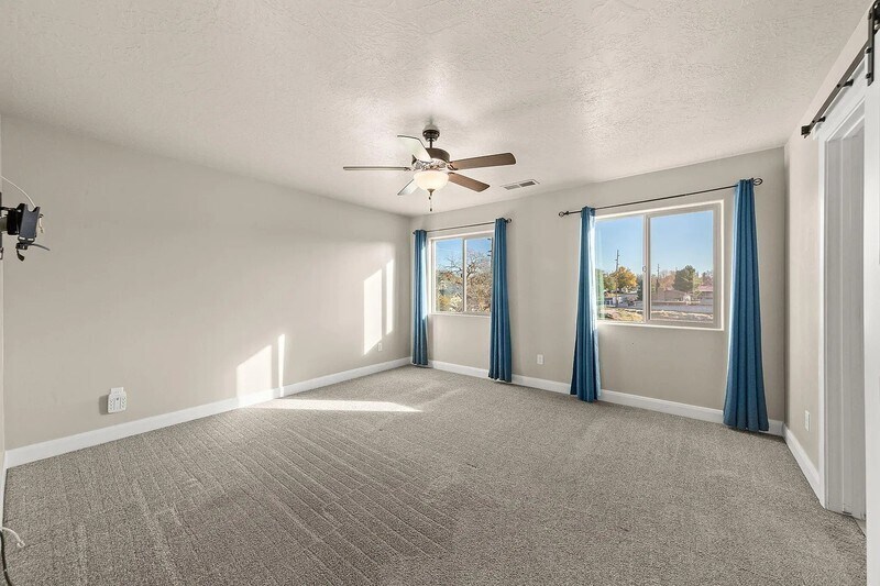 Building Photo - 355 W 200 S