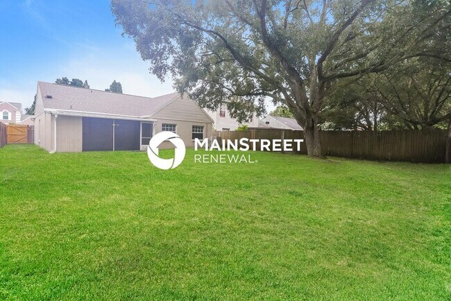 Building Photo - 3 Bedroom Pet-Friendly Home in Brandon, FL with Main Street Renewal