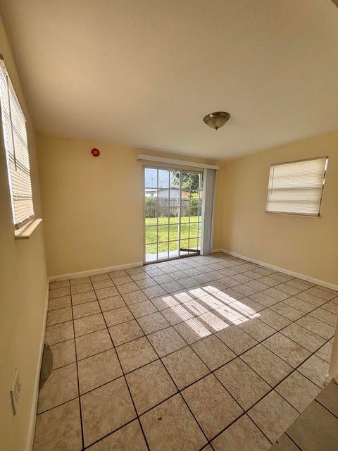 Building Photo - 4285 SW 49th St