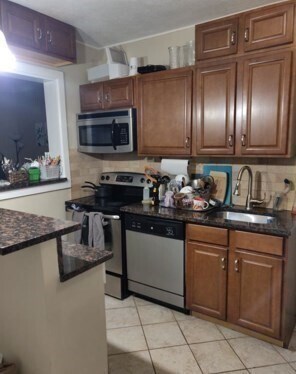 Building Photo - 583 Watertown St