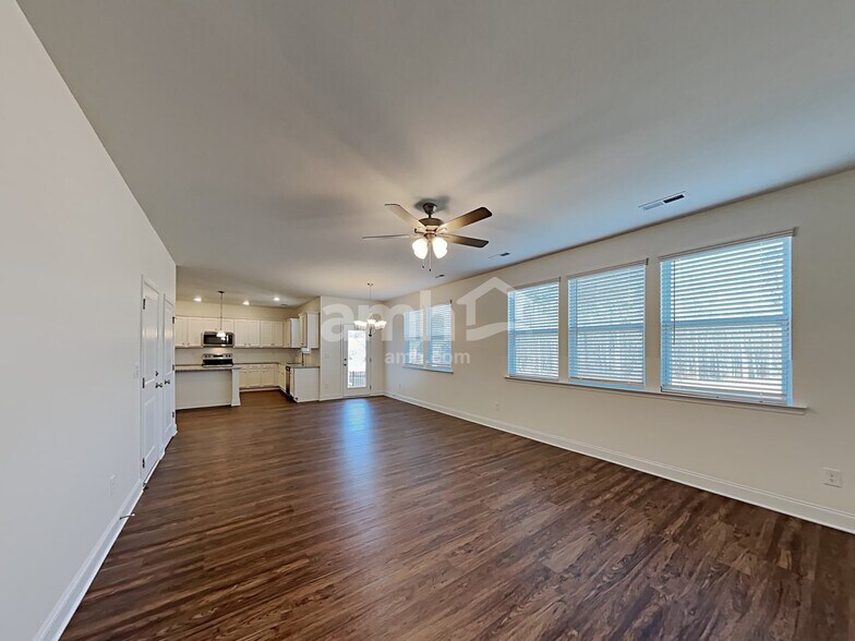 Building Photo - 860 Jubilation St