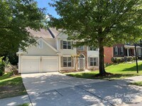 Building Photo - 9901 Hazelview Dr