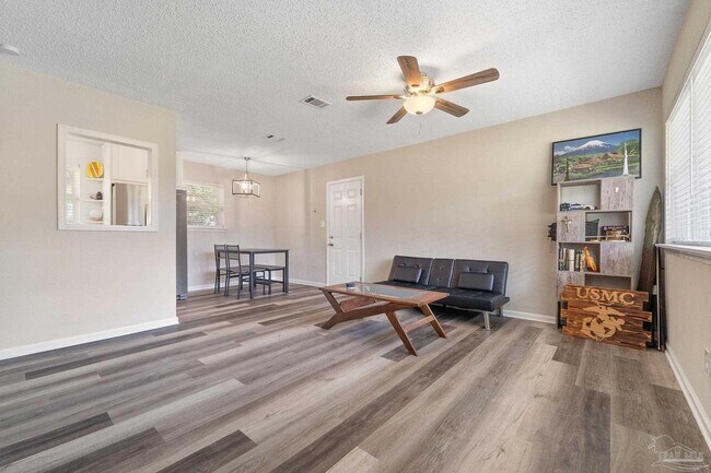 Building Photo - 8 Goodman Ln