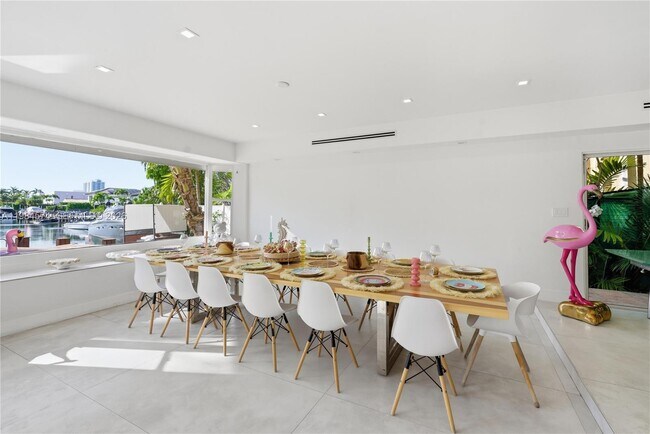 Building Photo - 3401 NE 165th St