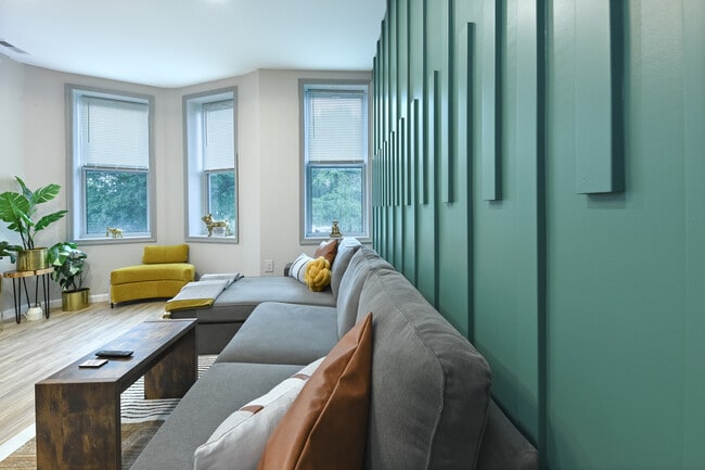 Building Photo - 3022 Auchentoroly Ter