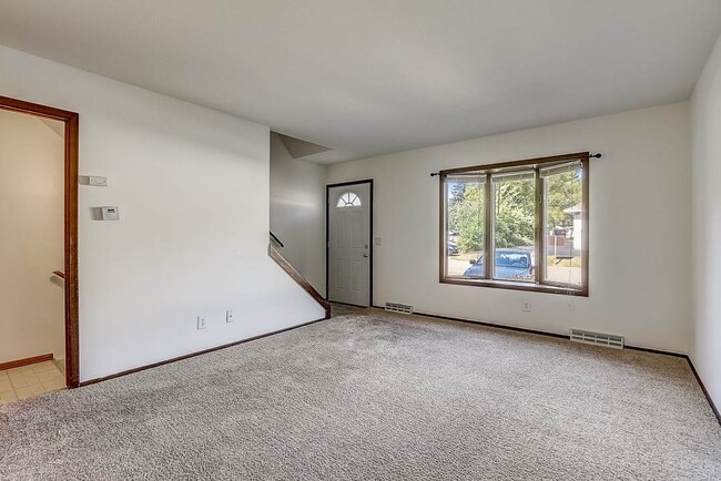 Building Photo - 40 N Lakewood Gardens Ln