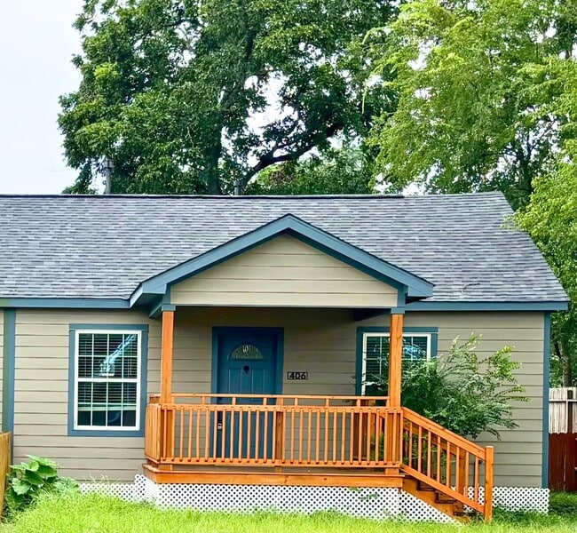 Primary Photo - 406 McPhail St
