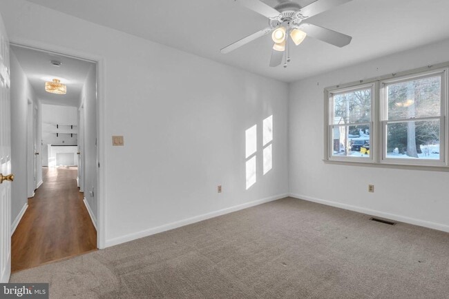 Building Photo - 1080 Crestview Dr