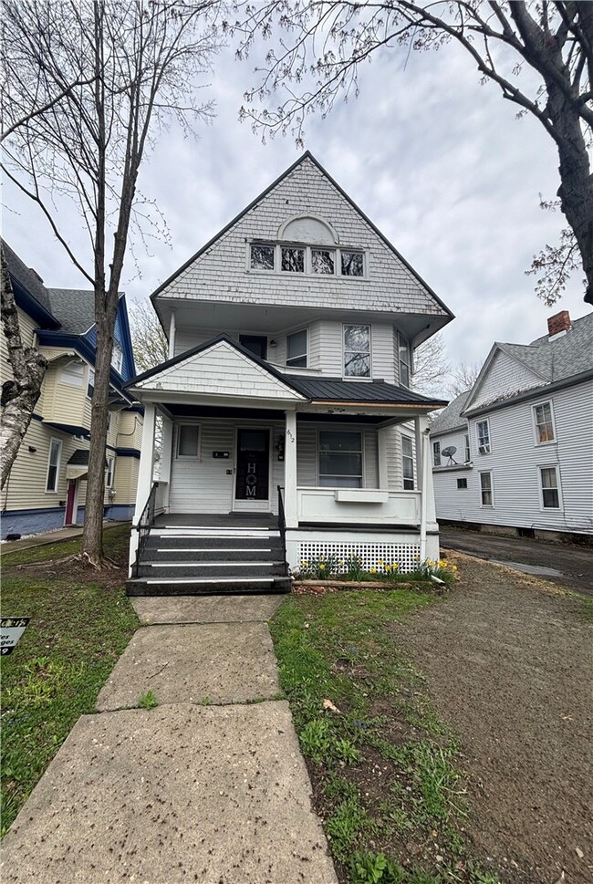 Building Photo - 612 W Church St