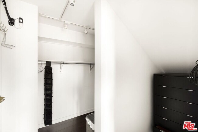 Building Photo - 1513 9th St