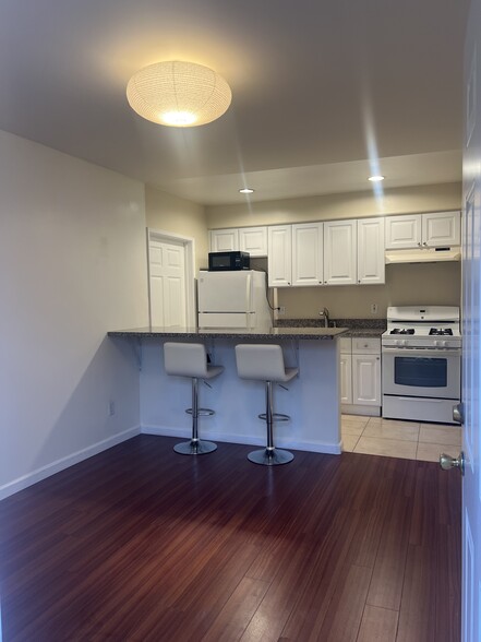 Building Photo - 1950 S Bentley Ave