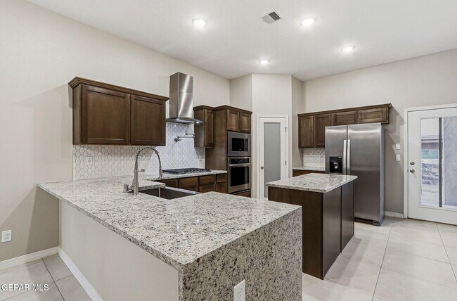 Building Photo - 916 Keenland Ave