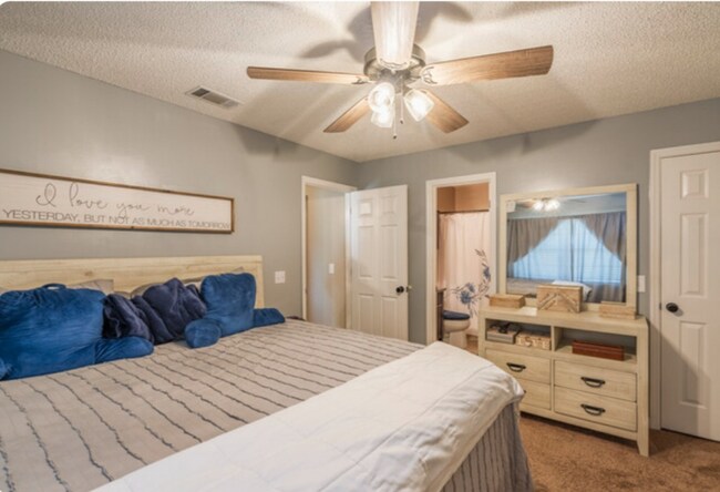 Building Photo - 908 Churchfield Dr
