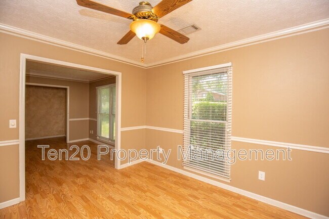 Building Photo - 1430 Lokey Dr