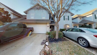 Building Photo - Adorable townhome near campus