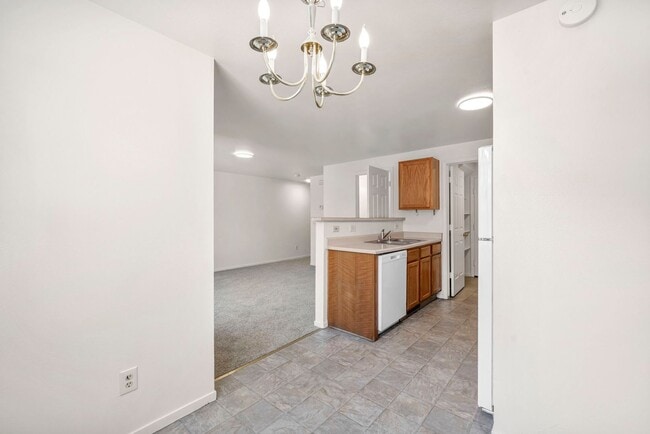 Building Photo - Updated Three Bedroom Townhome