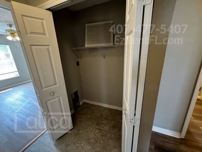 Building Photo - 6581 Gentle Oaks Dr S