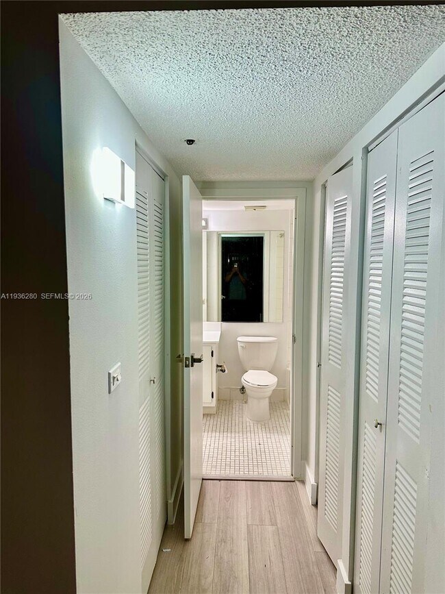 Building Photo - 7601 E Treasure Dr