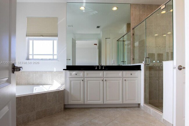 Building Photo - 8630 Lakeside Bnd