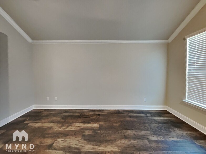 Building Photo - 523 Pineview Dr