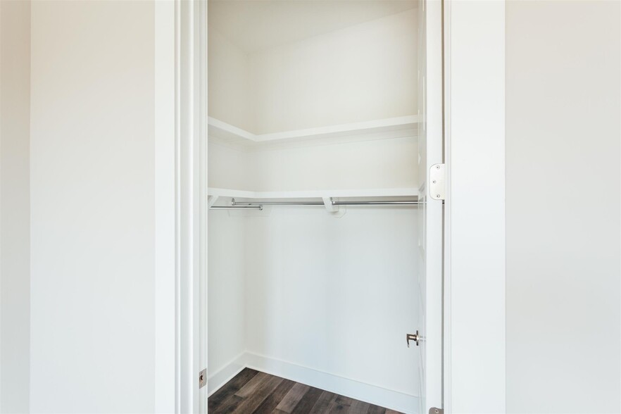 Building Photo - 504 Vernon Cir