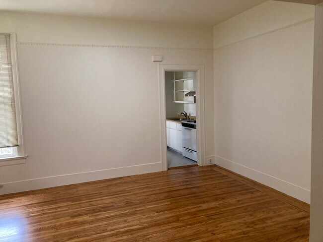 Building Photo - 533 34th St
