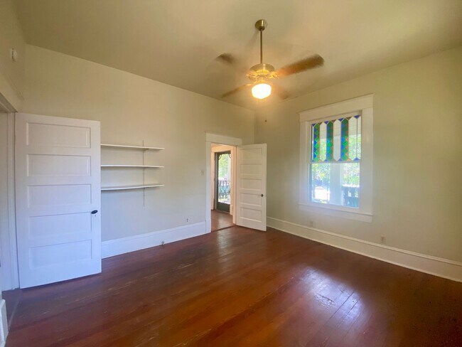 Building Photo - Charming 2/1 in Hyde Park- 4518 Depew!