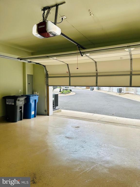 Building Photo - 3152 Yeager Dr
