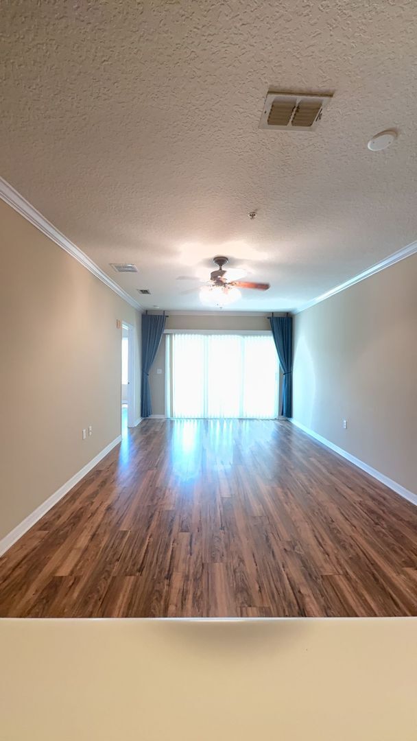 Building Photo - Adorable 2-bedroom, 2-bathroom 1st floor c...