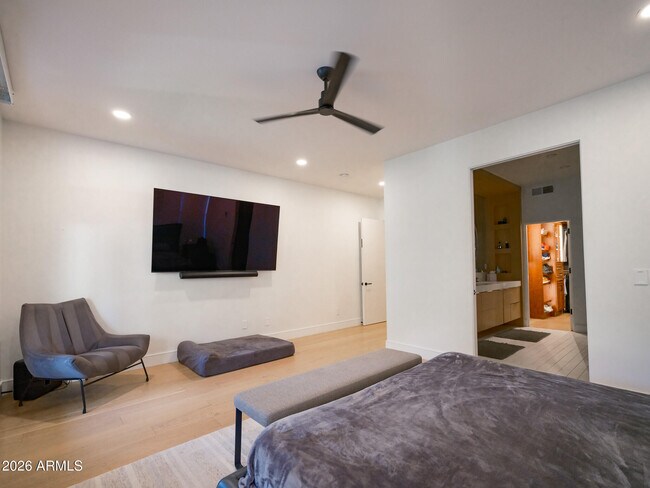 Building Photo - 2024 E Granite View Dr