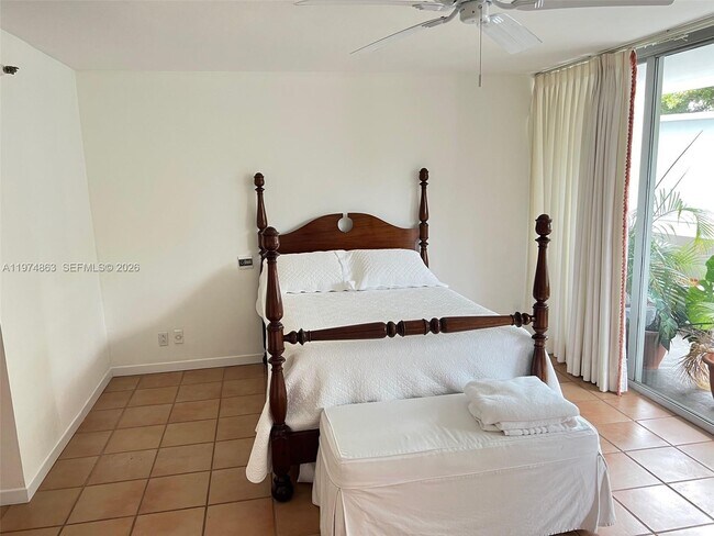 Building Photo - 2025 Brickell Ave