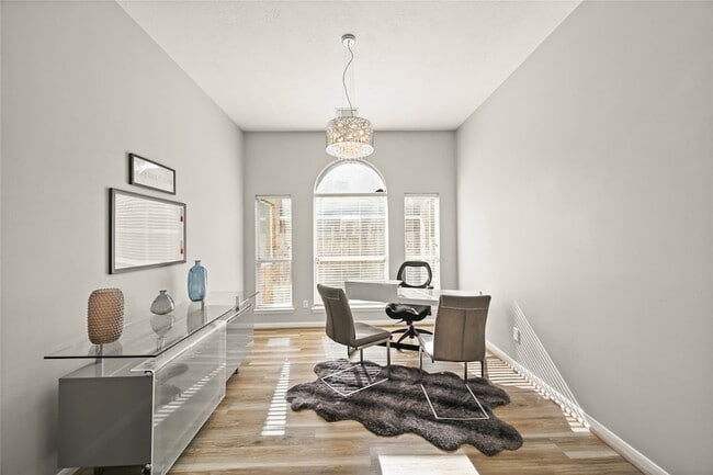 Building Photo - 1330 Leigh Gdns Dr