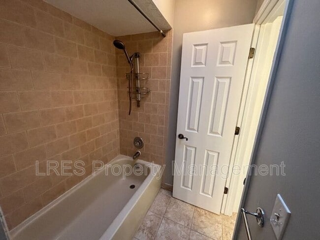 Building Photo - 1444 Forest Hills Dr