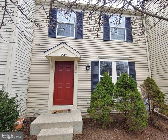 Building Photo - 1247 Seminole Dr