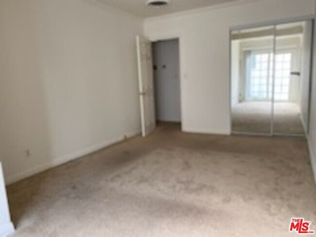 Building Photo - 17600 Calvert St