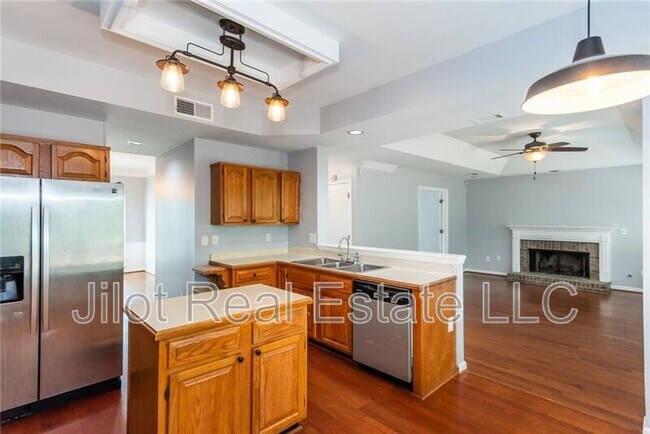 Building Photo - 483 Mountain Oaks Pkwy