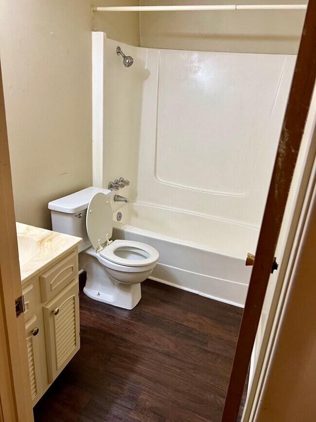 Building Photo - 110 Lyons St