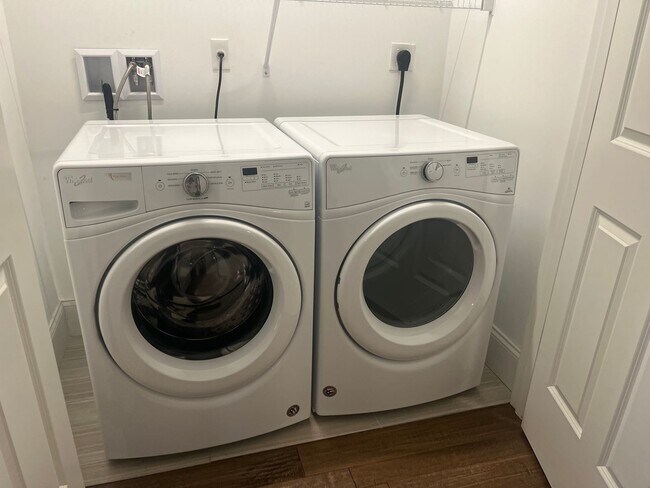 Building Photo - Water Pointe