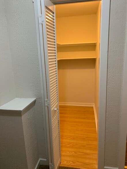 Upstairs hallway walk in closet - 281 Oak Dr