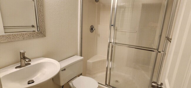 Building Photo - 4 Bedroom Home in Elk Grove