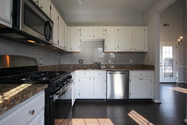 Building Photo - 2/2.5 Bath Condo in Sterling!
