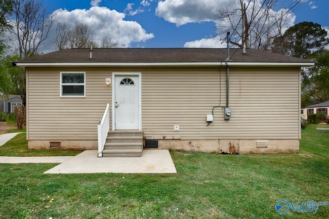 Building Photo - 800 Linwood Dr NW