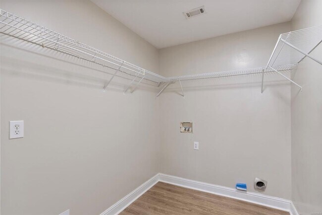 Building Photo - 8643 Carillion Pl