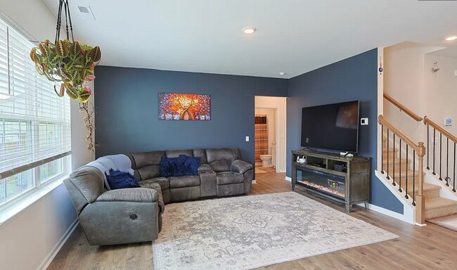 Building Photo - Beautiful 5 Bedroom, 3 Bath Home- New to Rental Market- Short Commute to Ft. Bragg