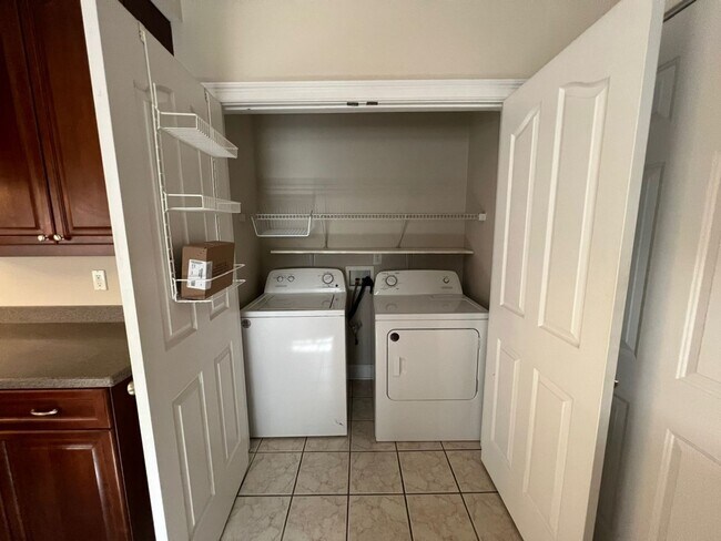 Building Photo - 714 Berry Ln