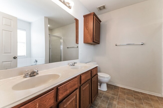 Building Photo - $1,795 4 Bed/2 Bath/2 Garage Ready for Move-in Forney Home in Windmill Farms