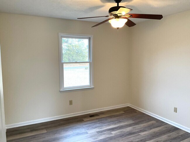 Building Photo - Home For Rent in Crouse NC