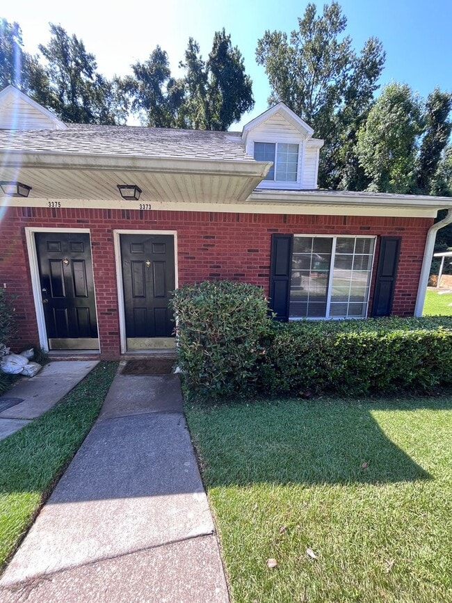 Primary Photo - 3 BR/ 2 BA townhome located in Lakeshore E...